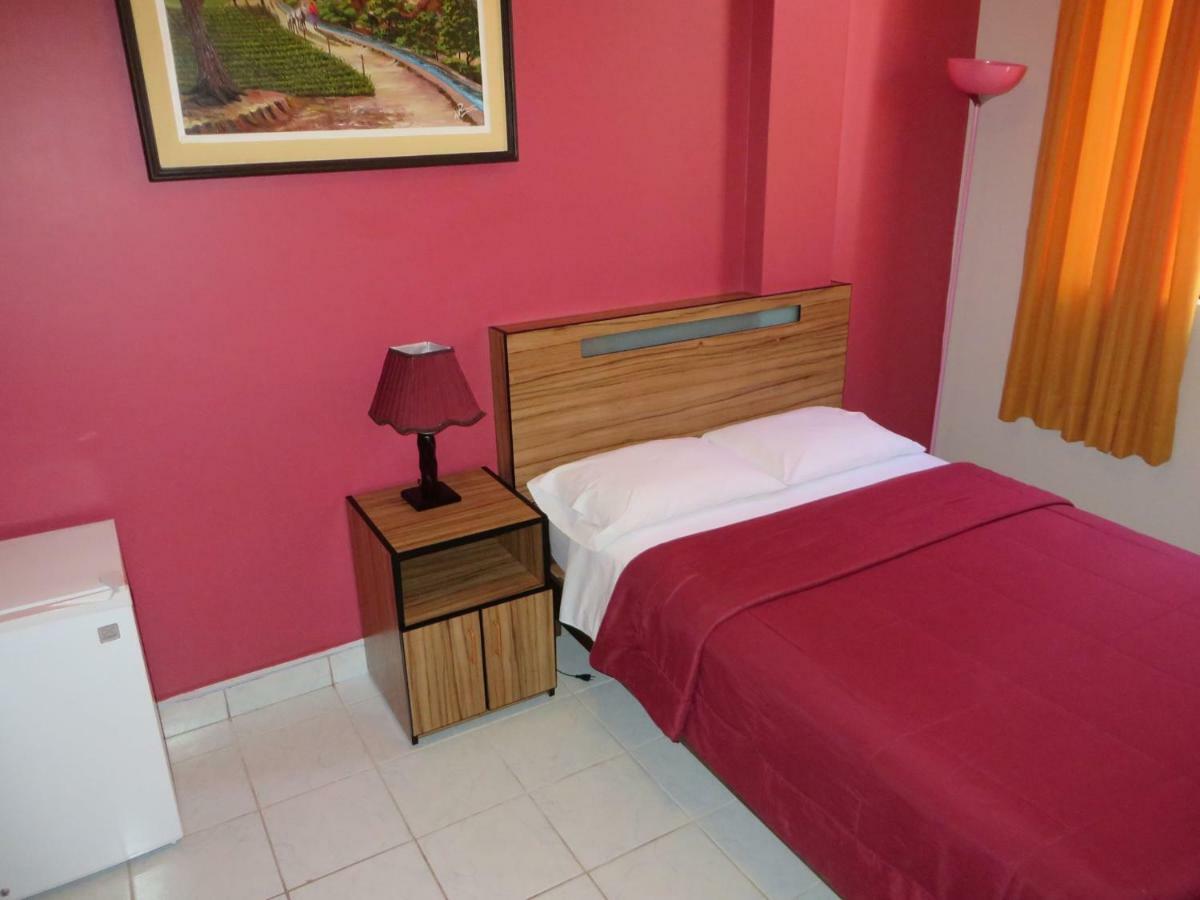 Hostal Hellen Ross Nazca Kültér fotó